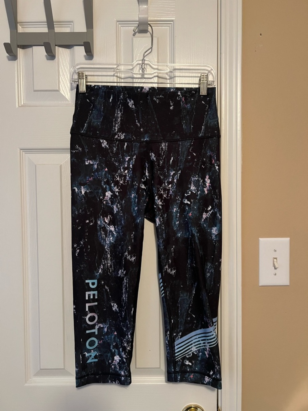 Wear It To Heart Peloton Women’s Marble Capri Leggings